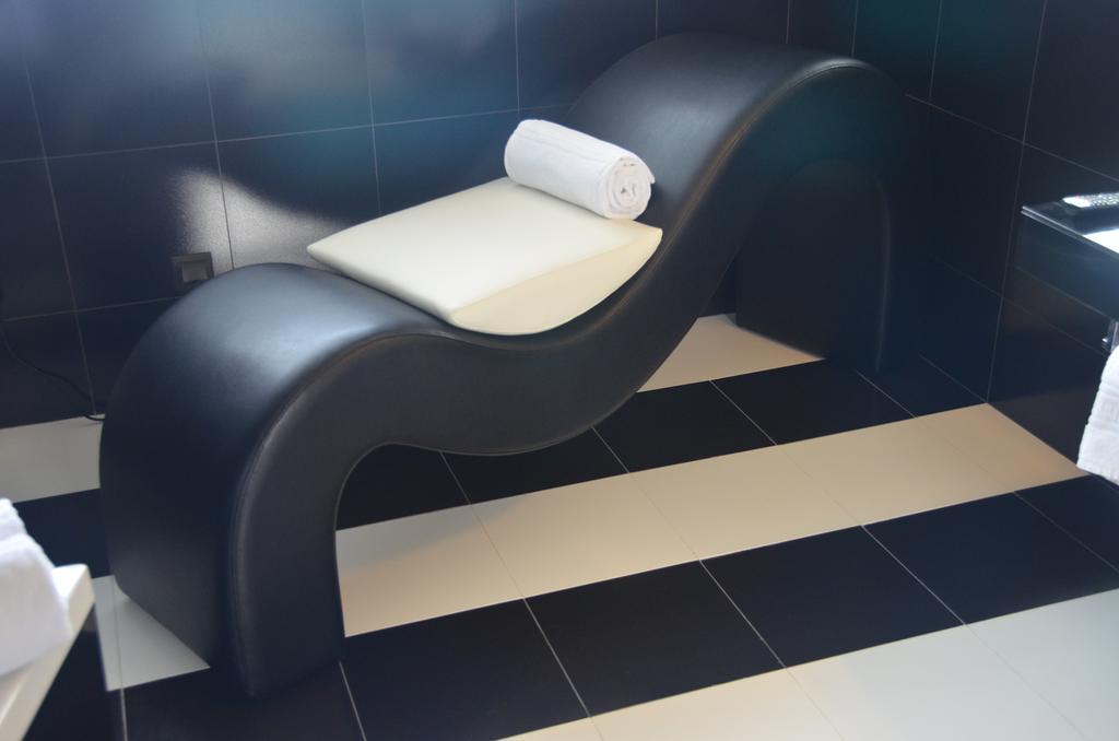 Vinyl M Hotel - Adults Only ميلادا الغرفة الصورة