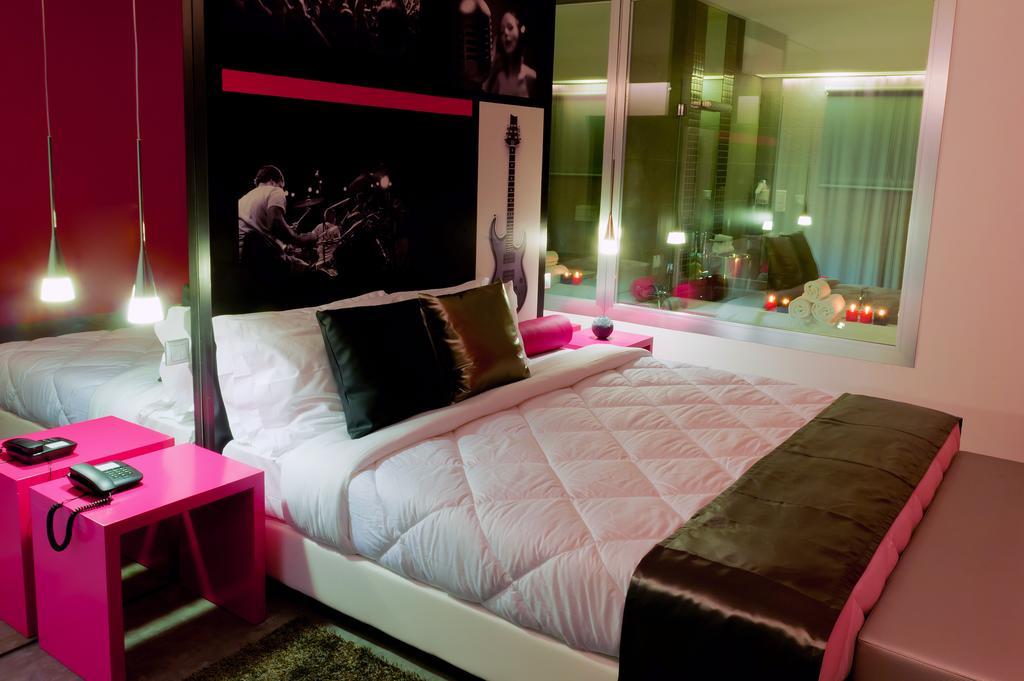 Vinyl M Hotel - Adults Only ميلادا الغرفة الصورة