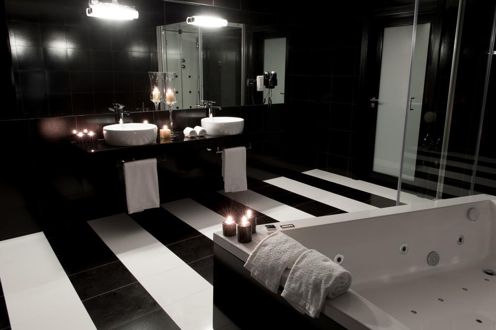Vinyl M Hotel - Adults Only ميلادا الغرفة الصورة